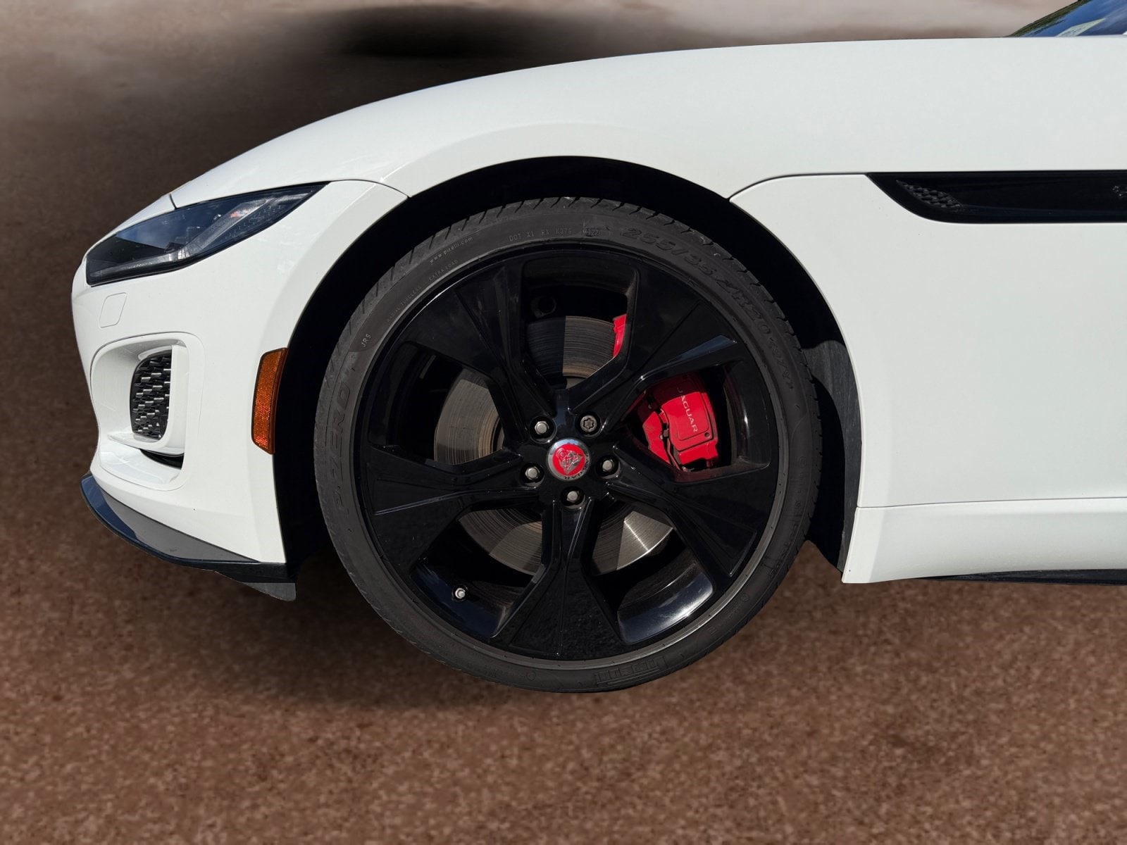2023 Jaguar F-TYPE R-Dynamic - Photo 9