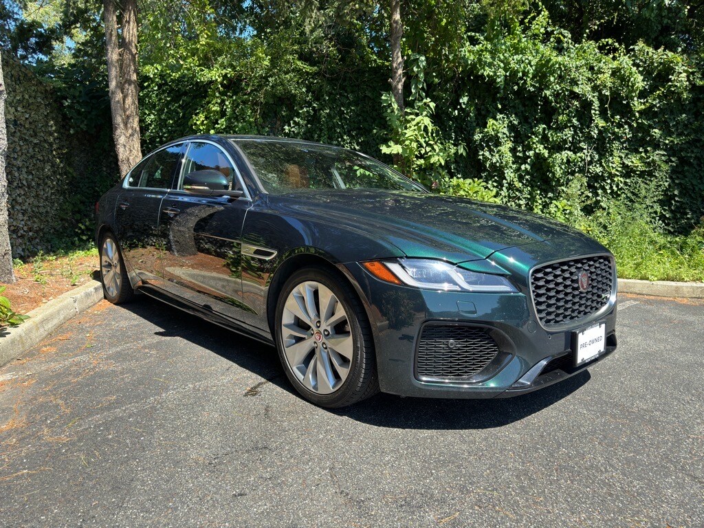 2022 Jaguar XF R-Dynamic SE photo 3