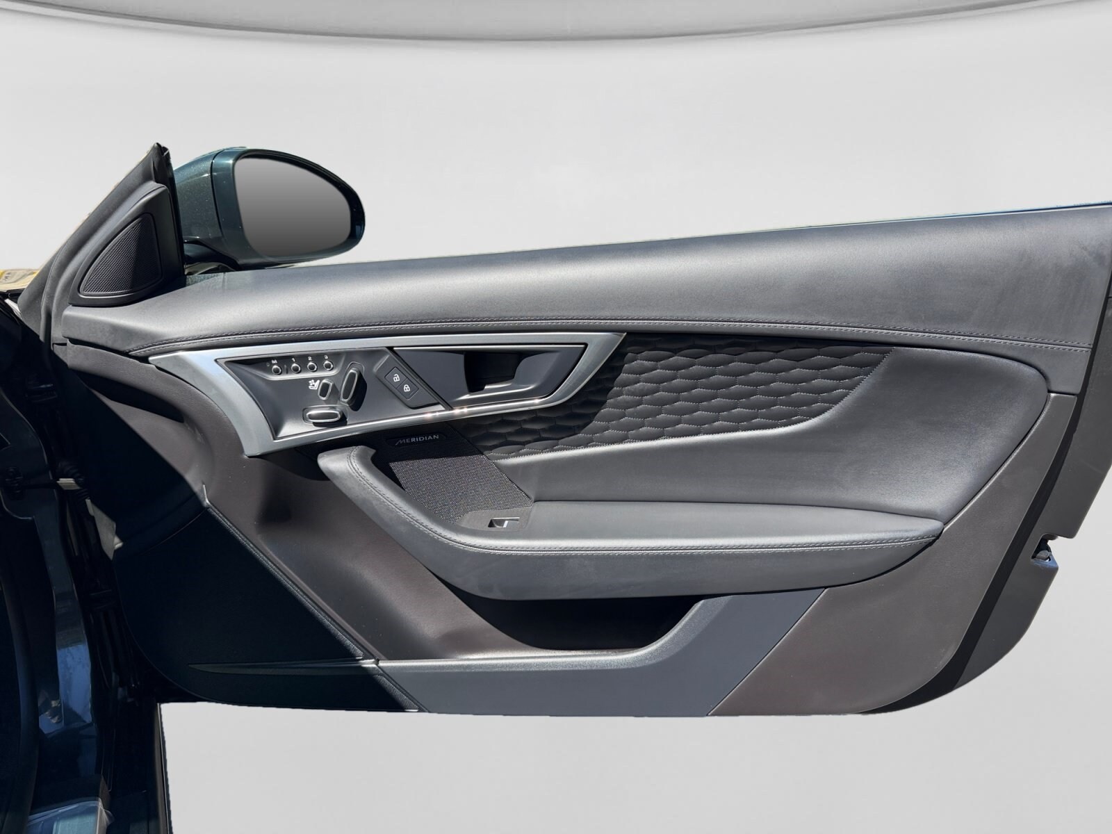 2024 Jaguar F-Type R-Dynamic - Photo 18