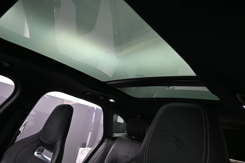 2024 Jaguar F-PACE R-Dynamic S - Photo 28