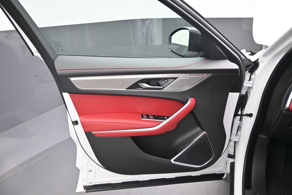 2026 Jaguar F-Pace R-Dynamic S - Photo 20