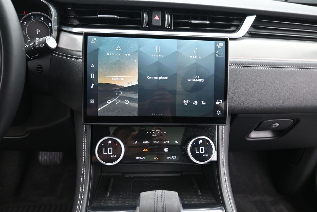 2024 Jaguar F-PACE R-Dynamic S - Photo 26