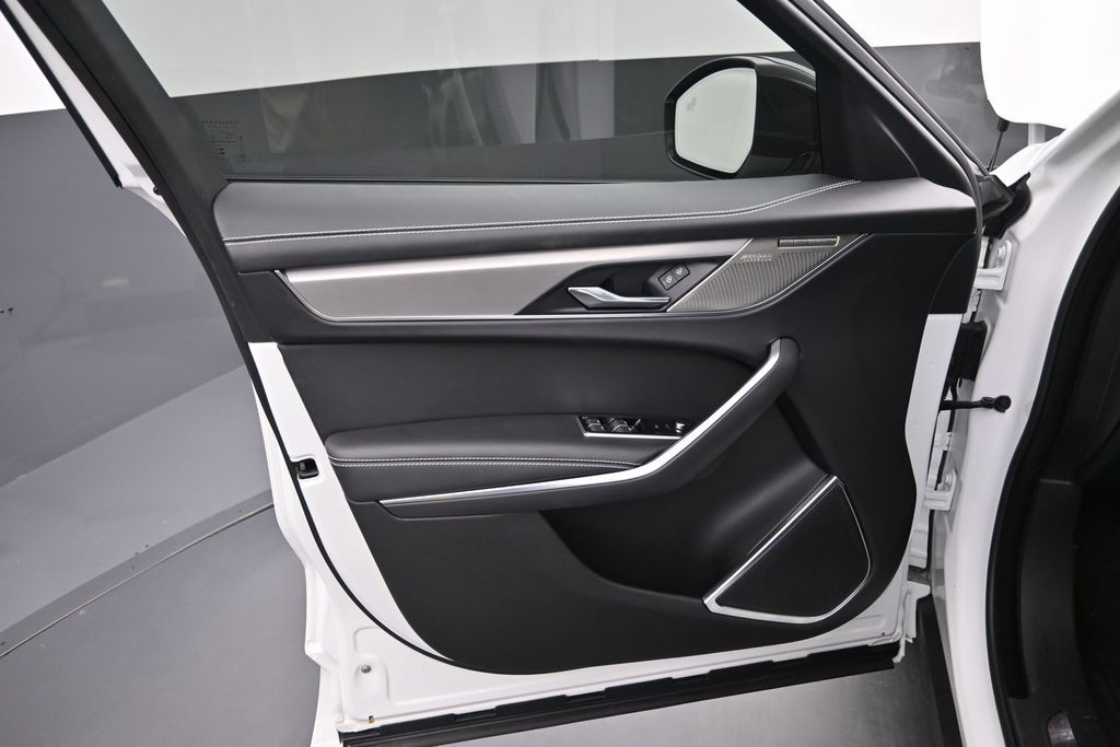 2024 Jaguar F-PACE R-Dynamic S - Photo 20