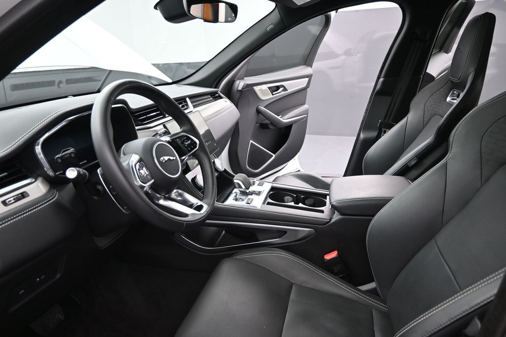 2024 Jaguar F-PACE R-Dynamic S - Photo 23