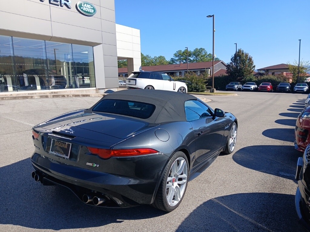 2017 Jaguar F-TYPE R photo 2