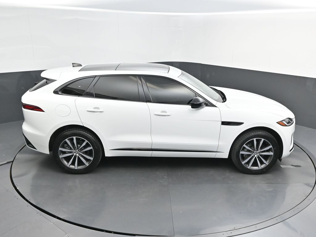 2024 Jaguar F-PACE R-Dynamic S - Photo 34