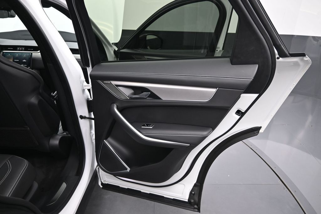 2024 Jaguar F-PACE R-Dynamic S - Photo 12