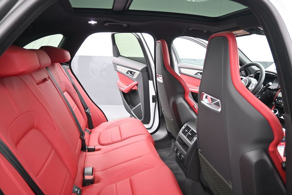 2026 Jaguar F-Pace R-Dynamic S - Photo 13