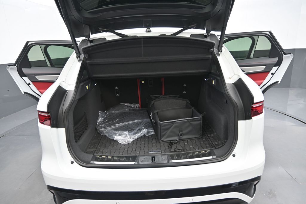 2026 Jaguar F-Pace R-Dynamic S - Photo 15