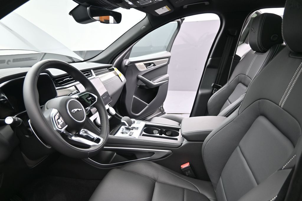2026 Jaguar F-Pace R-Dynamic S - Photo 23