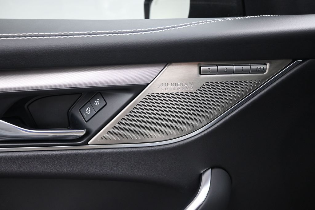 2024 Jaguar F-PACE R-Dynamic S - Photo 21