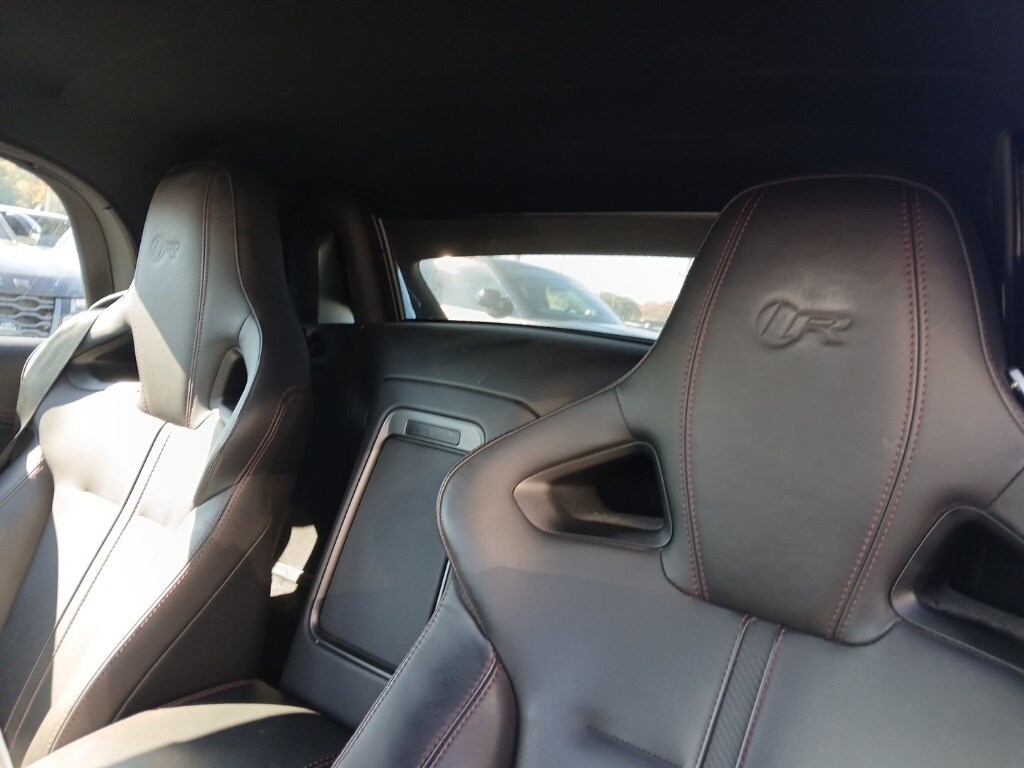 2017 Jaguar F-TYPE R photo 3