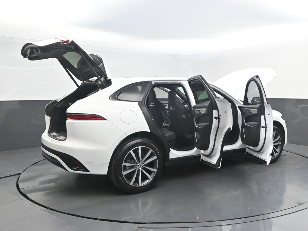2024 Jaguar F-PACE R-Dynamic S - Photo 45