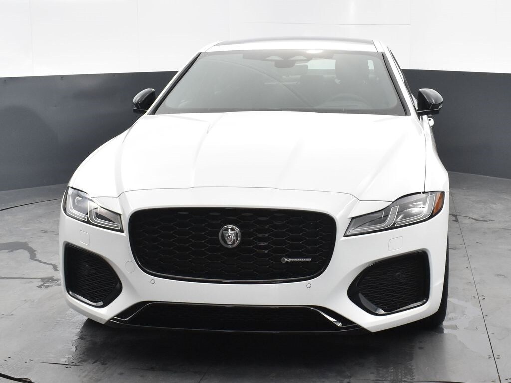 2024 Jaguar XF R-Dynamic SE photo 3