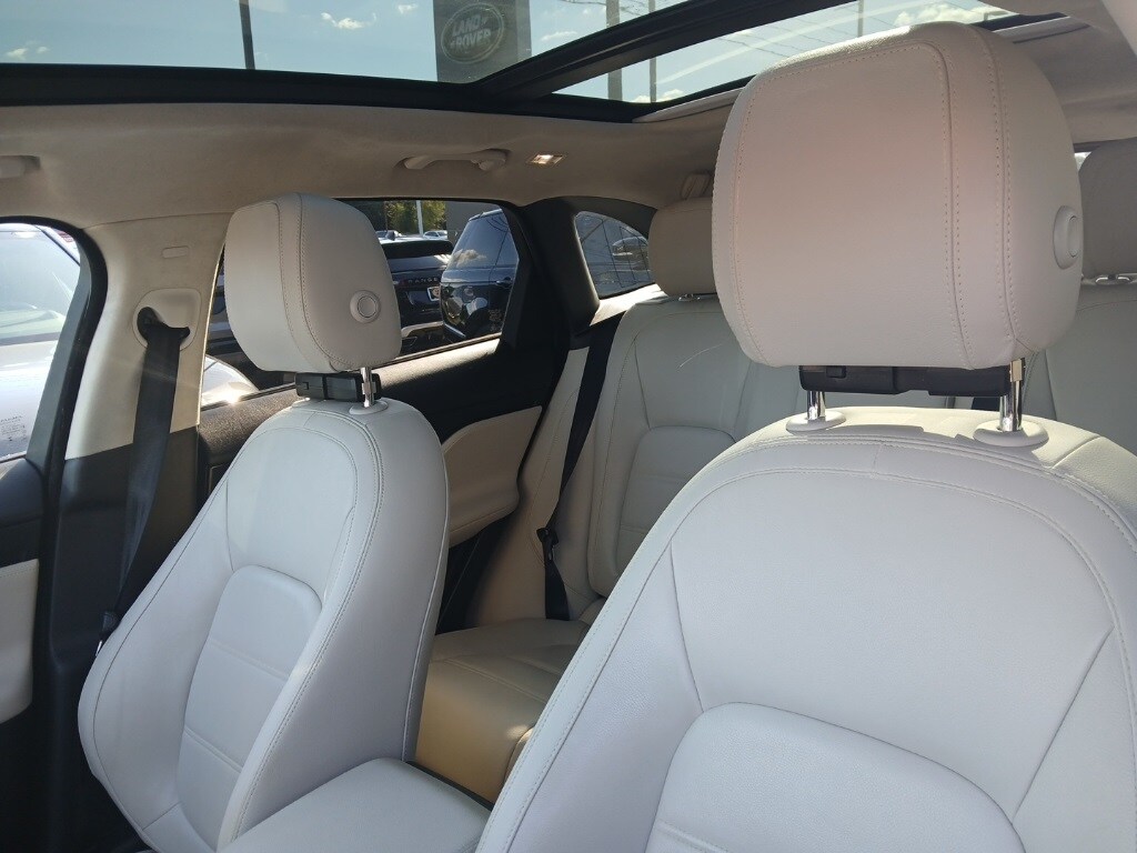 2020 Jaguar F-PACE Prestige photo 3
