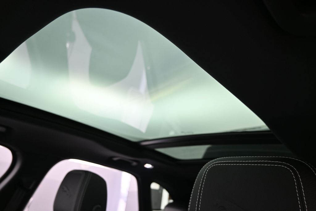 2026 Jaguar F-Pace R-Dynamic S - Photo 29