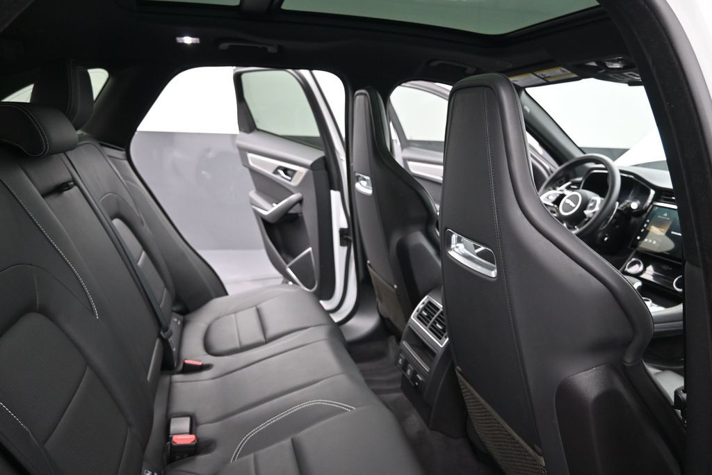 2024 Jaguar F-PACE R-Dynamic S - Photo 13