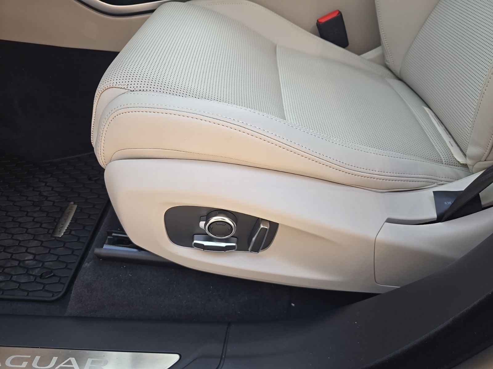 2026 Jaguar F-Pace R-Dynamic S - Photo 23