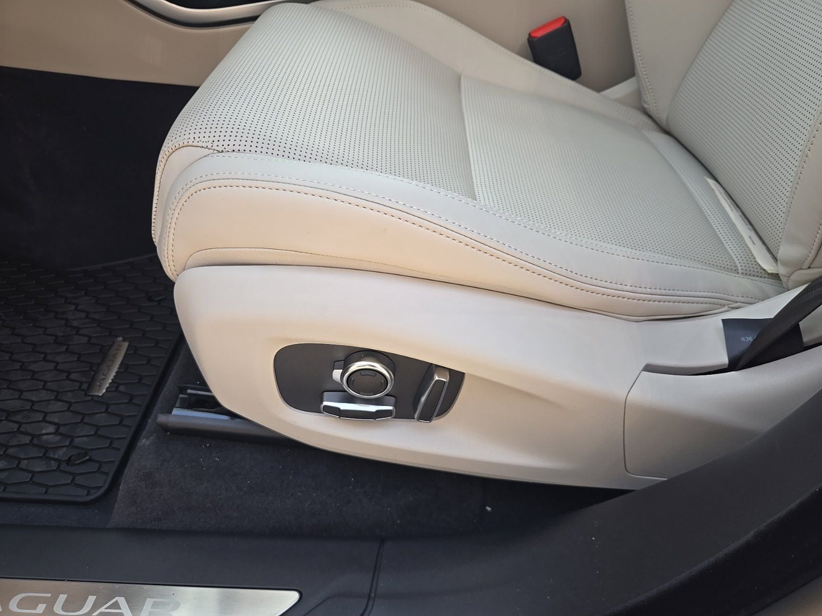 2026 Jaguar F-Pace R-Dynamic S - Photo 23