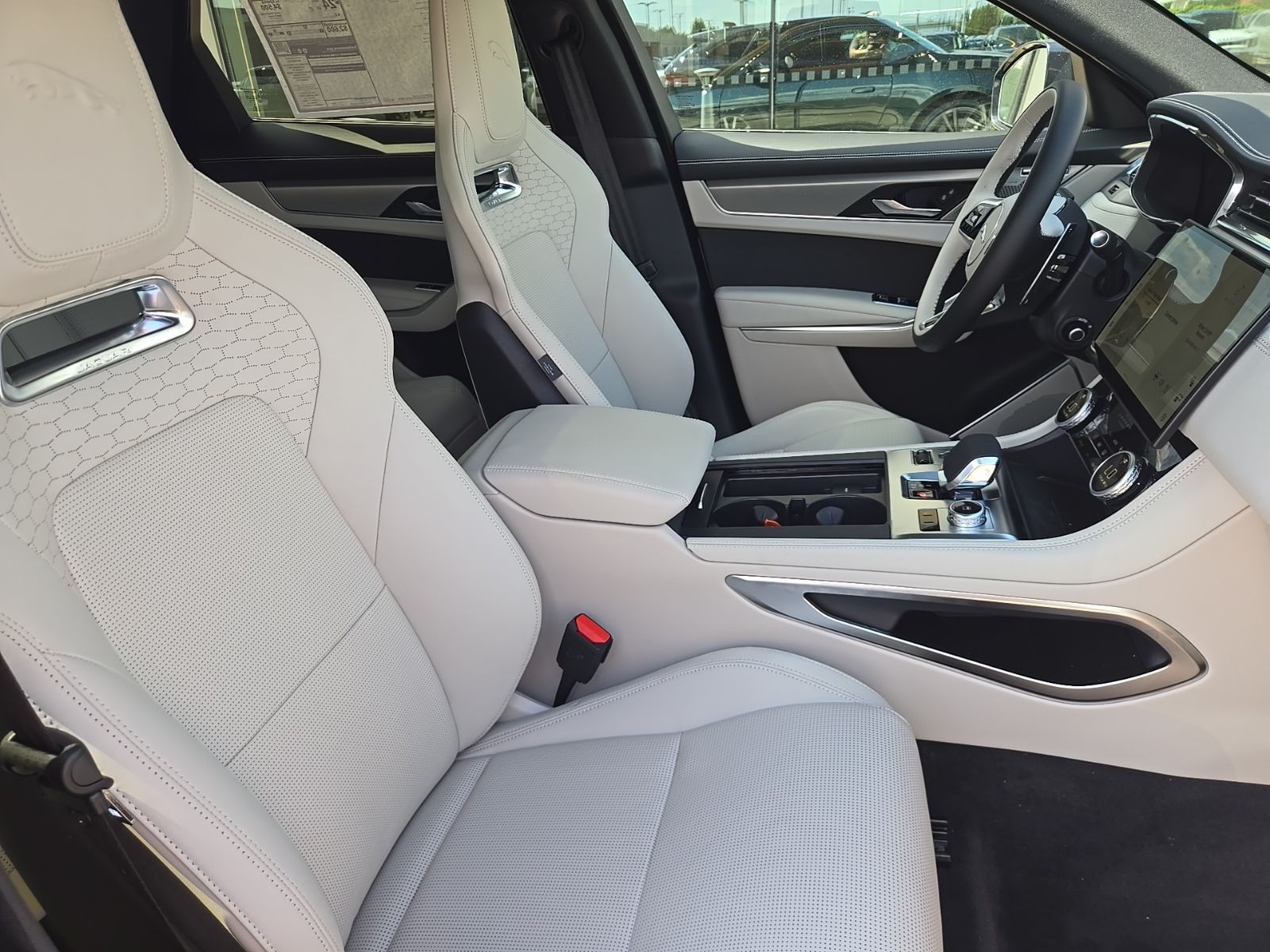 2026 Jaguar F-Pace R-Dynamic S - Photo 28
