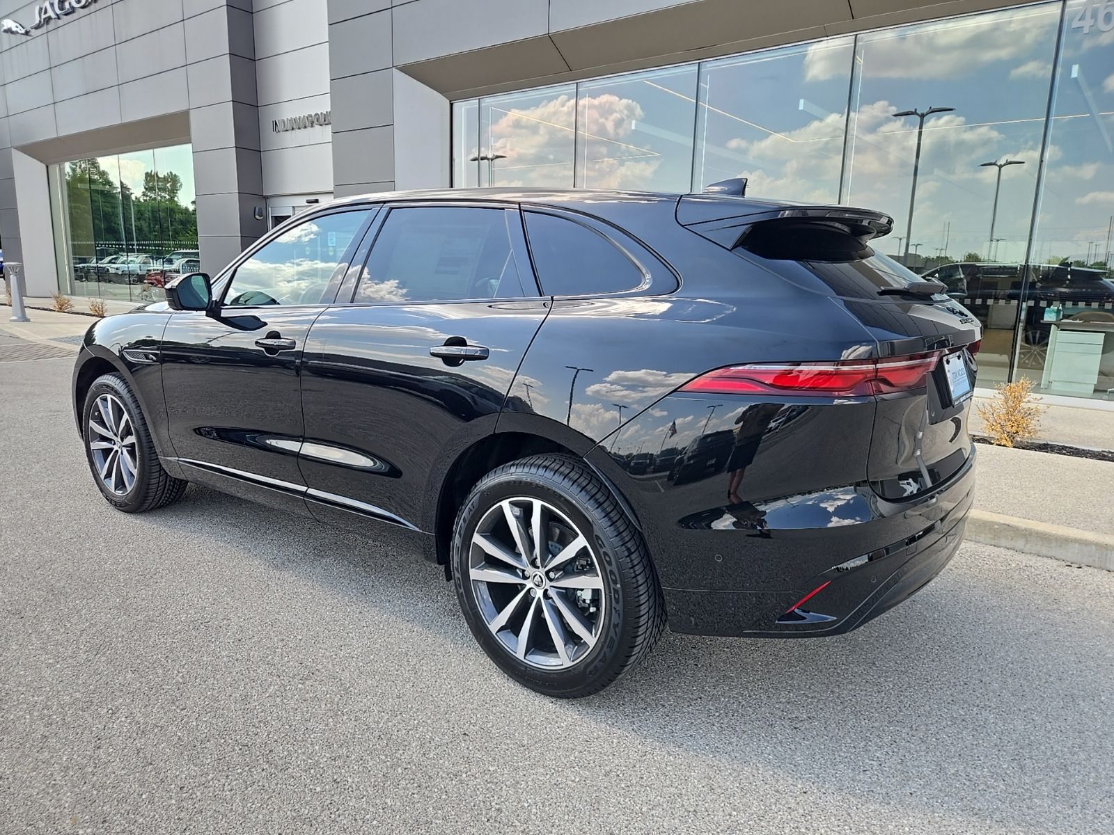 2026 Jaguar F-Pace R-Dynamic S - Photo 7