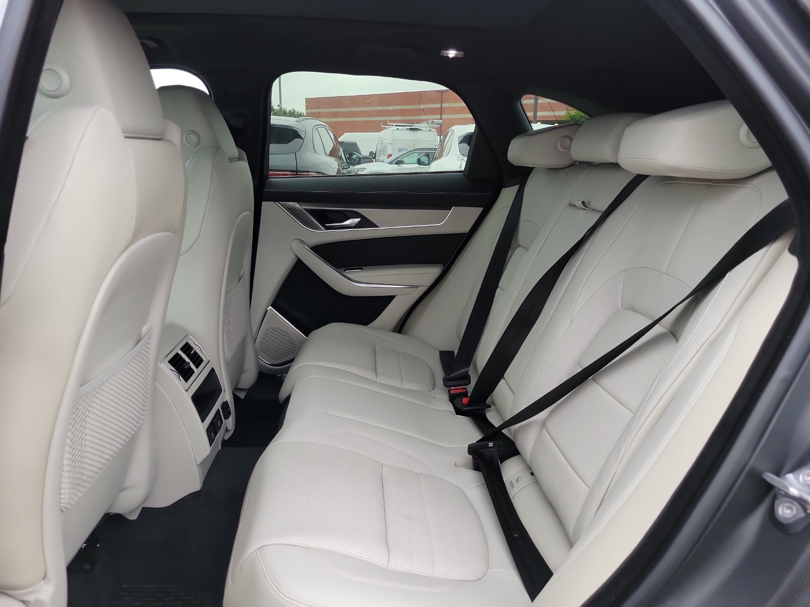 2026 Jaguar F-Pace R-Dynamic S - Photo 10