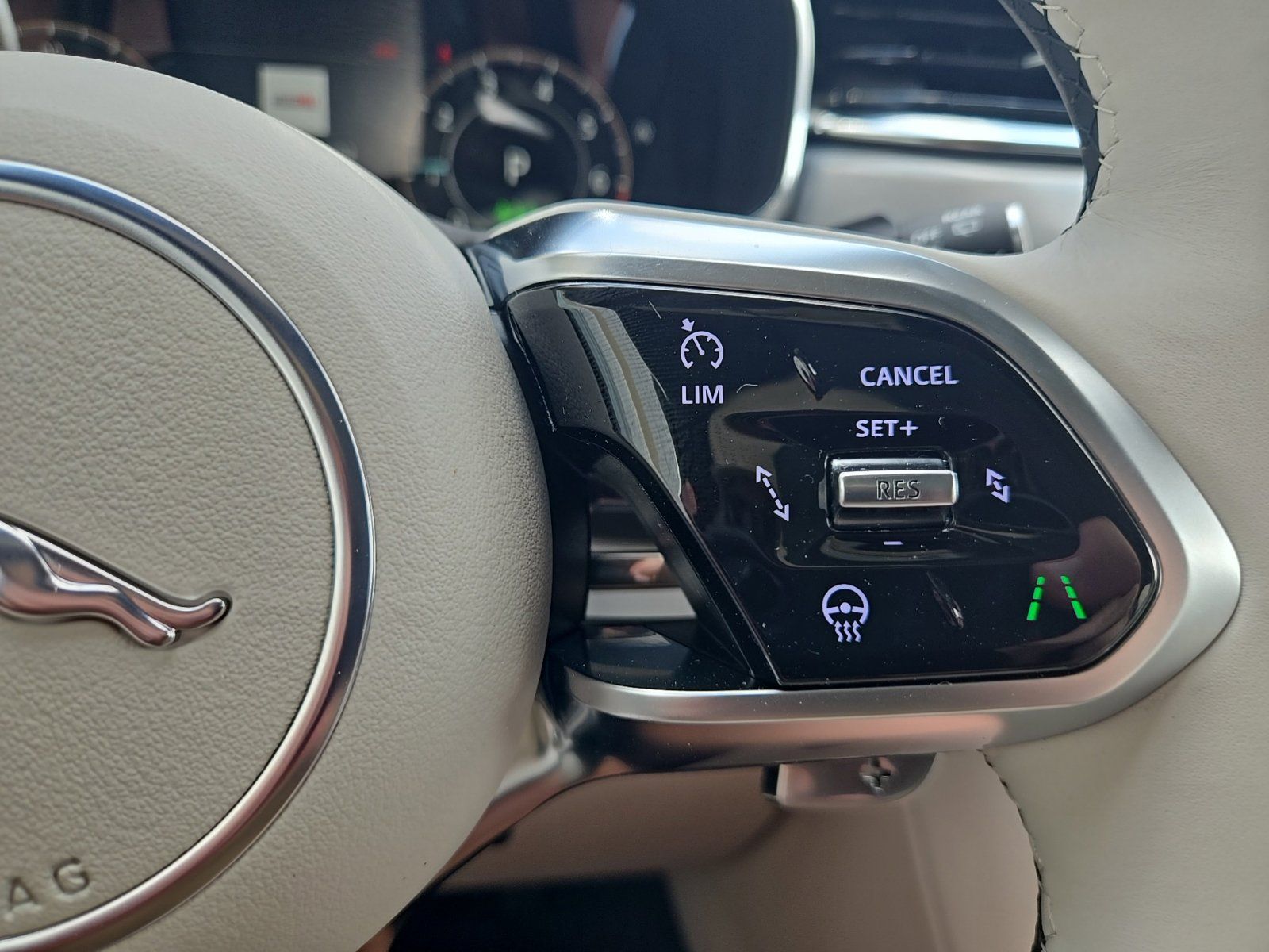 2026 Jaguar F-Pace R-Dynamic S - Photo 42