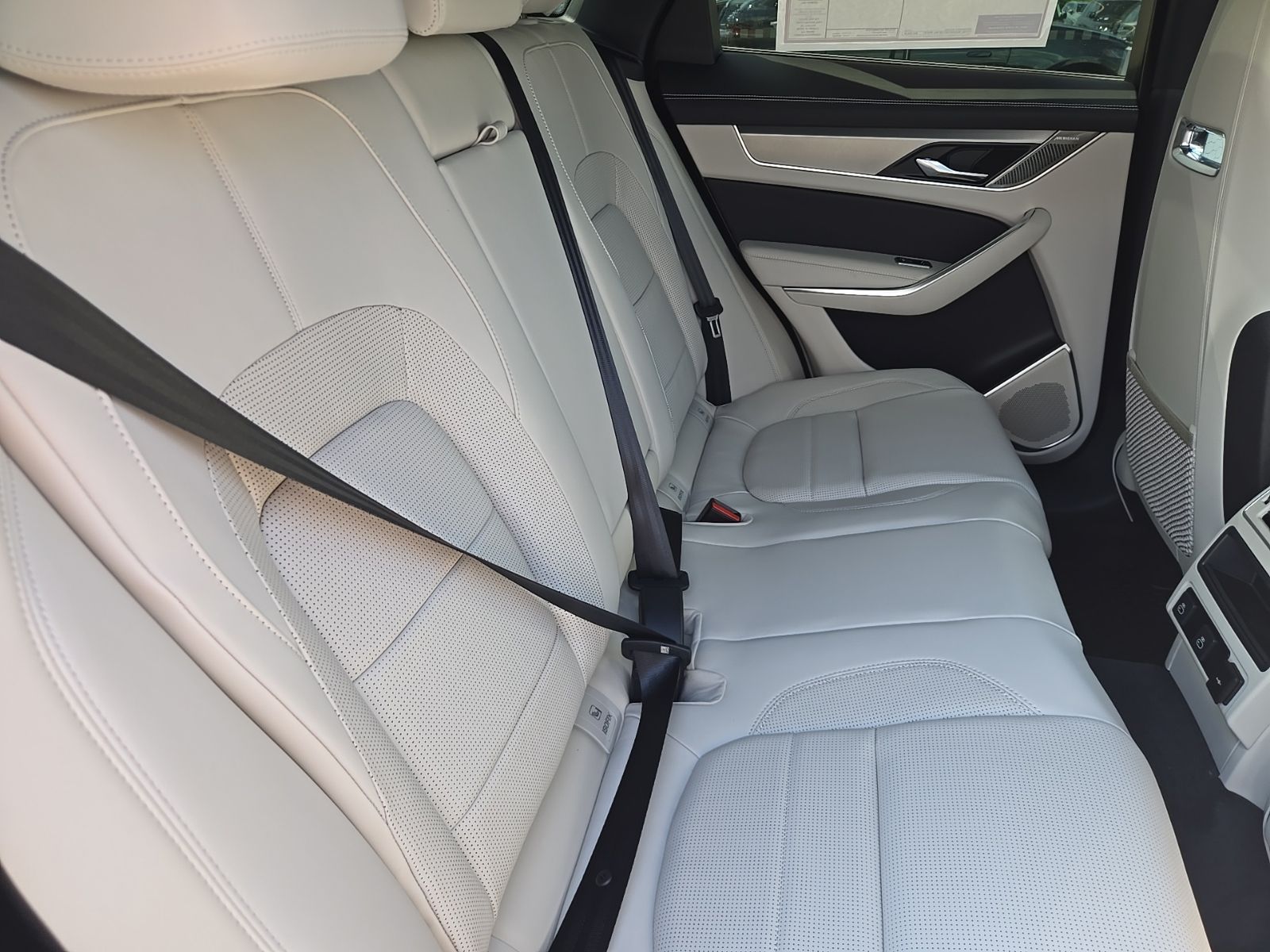 2026 Jaguar F-Pace R-Dynamic S - Photo 31