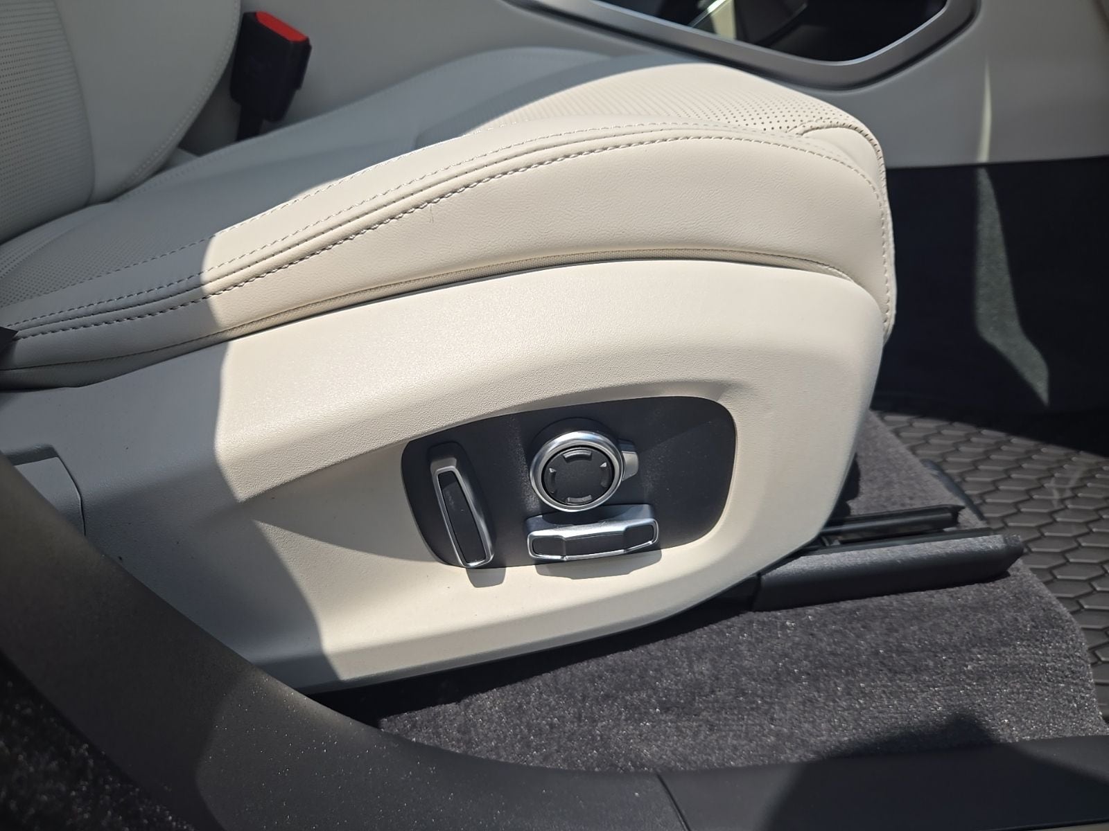 2026 Jaguar F-Pace R-Dynamic S - Photo 29