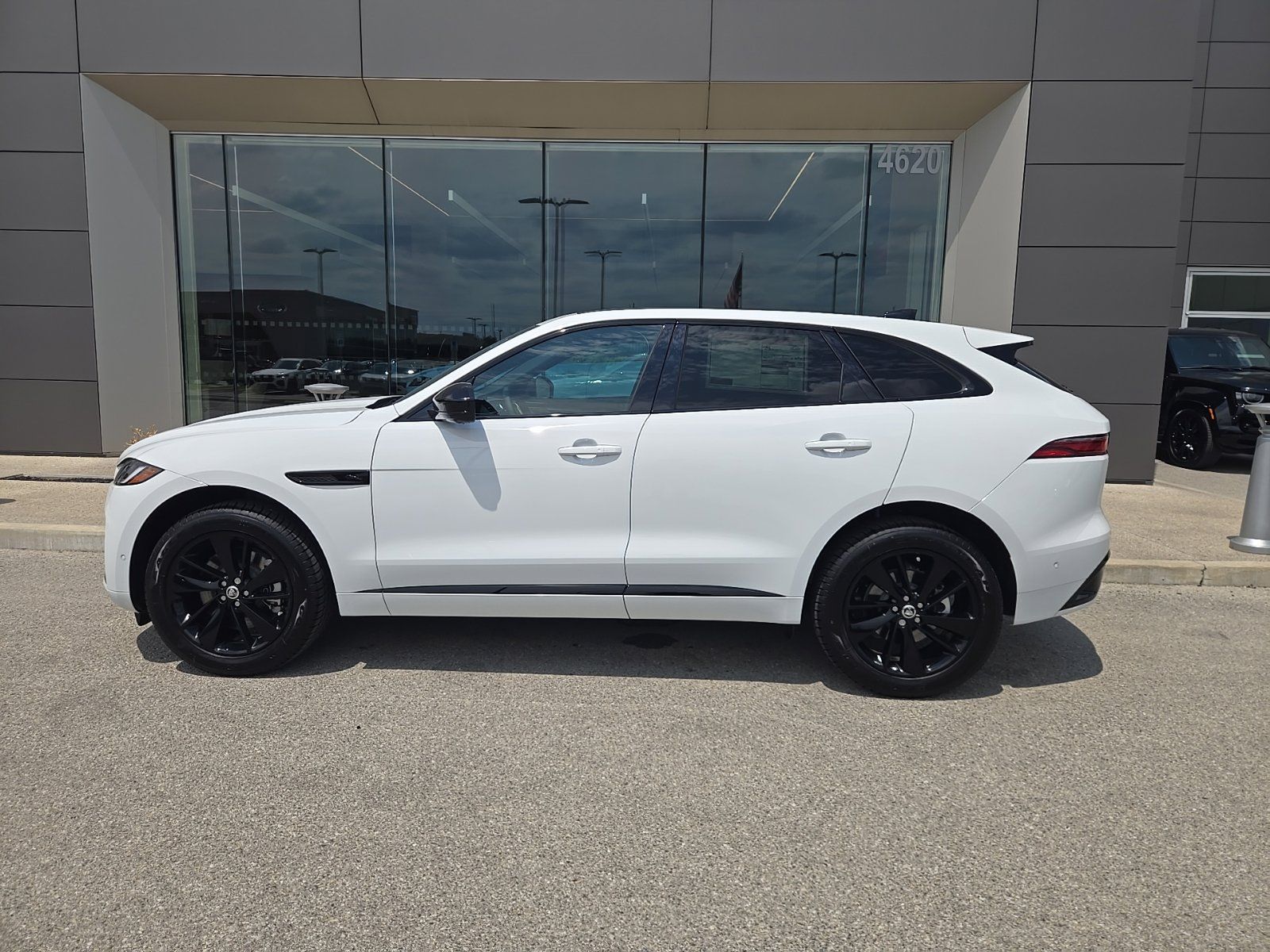 2026 Jaguar F-Pace R-Dynamic S - Photo 5