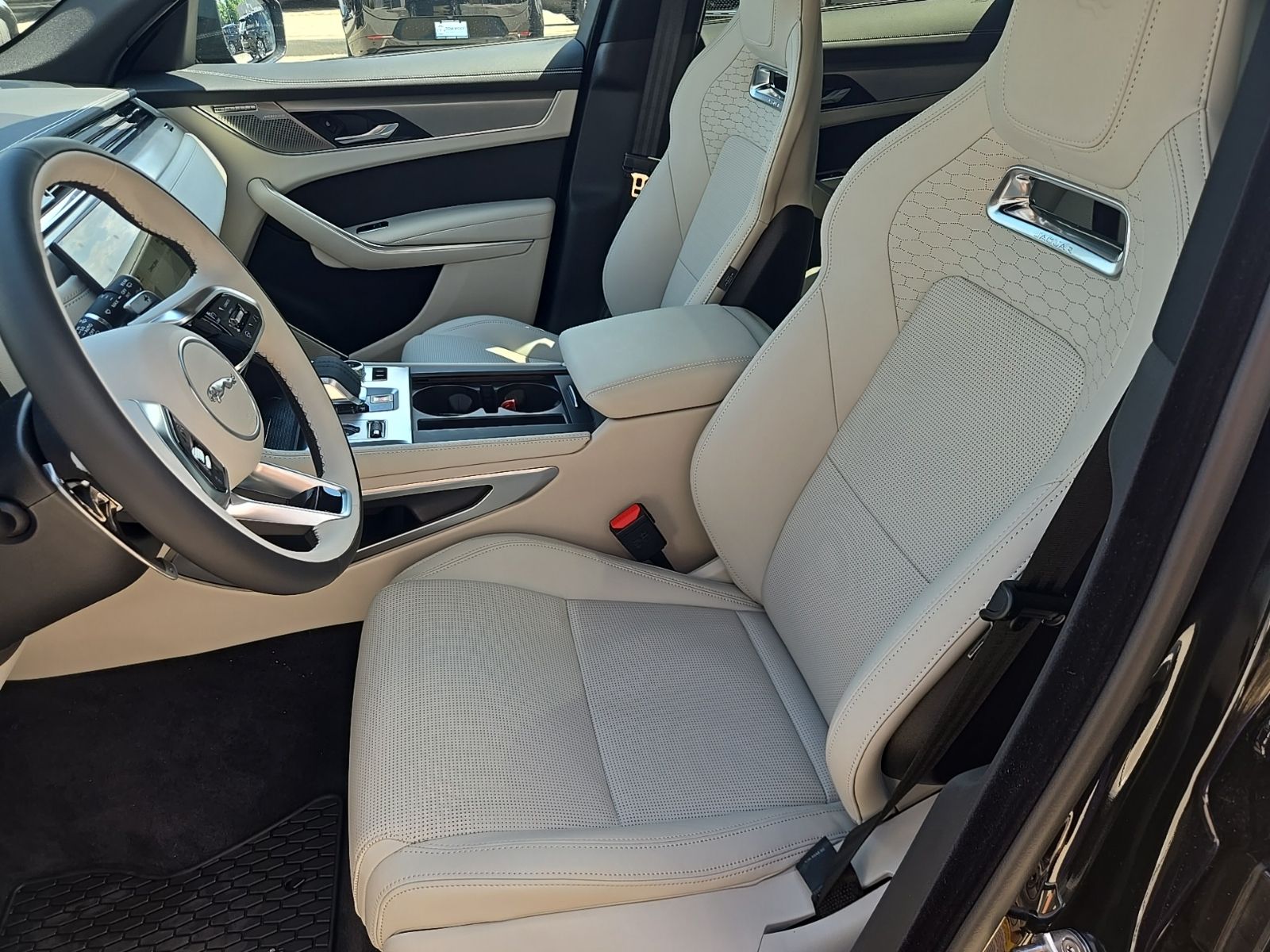 2026 Jaguar F-Pace R-Dynamic S - Photo 22