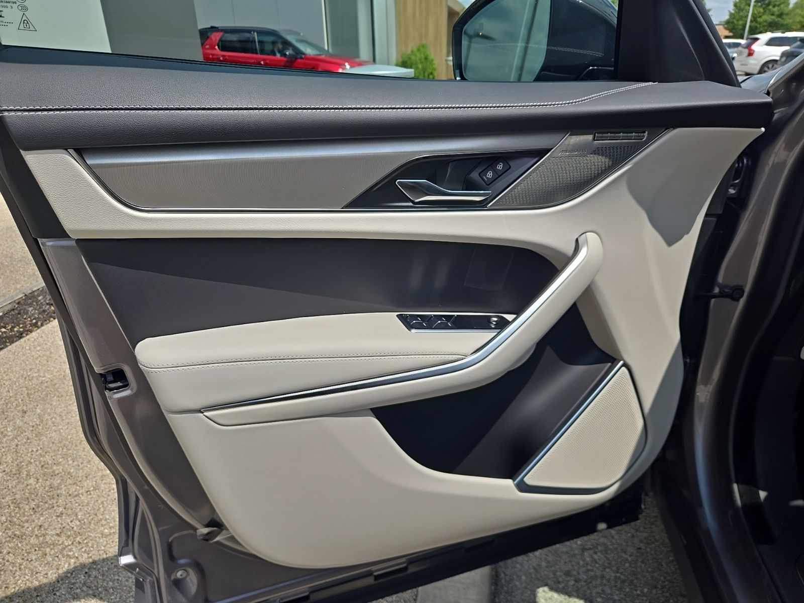 2026 Jaguar F-Pace R-Dynamic S - Photo 27