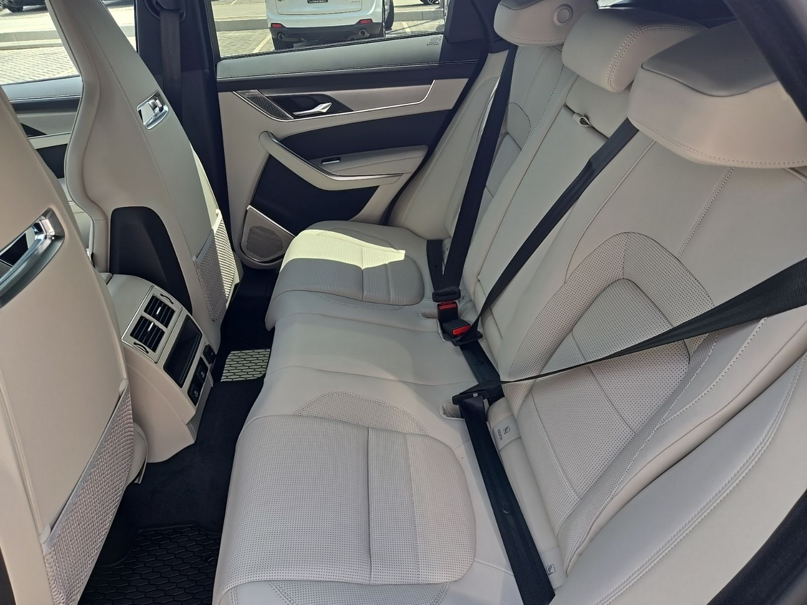 2026 Jaguar F-Pace R-Dynamic S - Photo 33