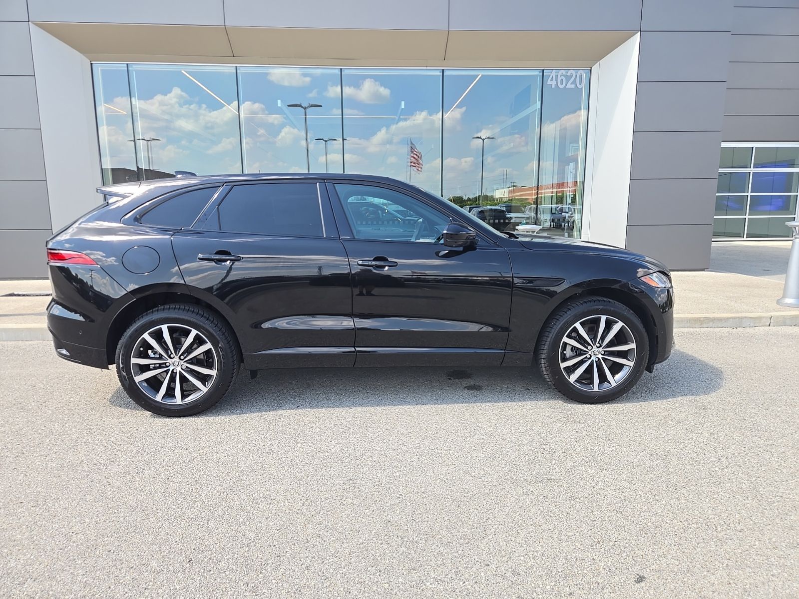 2026 Jaguar F-Pace R-Dynamic S - Photo 6
