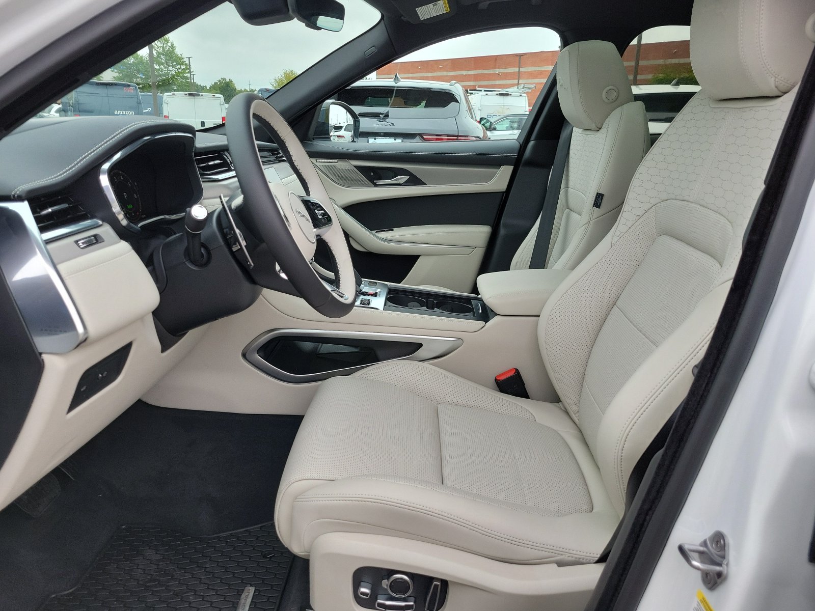 2026 Jaguar F-Pace R-Dynamic S - Photo 16