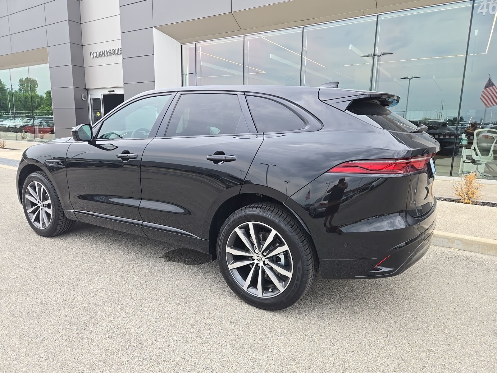 2026 Jaguar F-Pace R-Dynamic S - Photo 7
