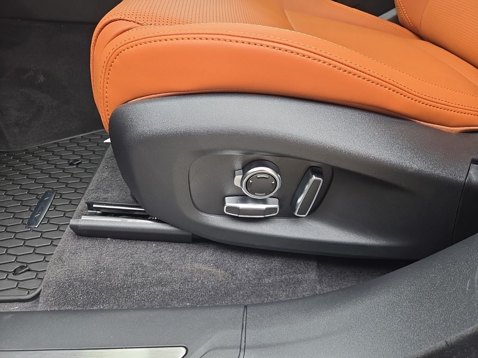 2026 Jaguar F-Pace R-Dynamic S - Photo 23
