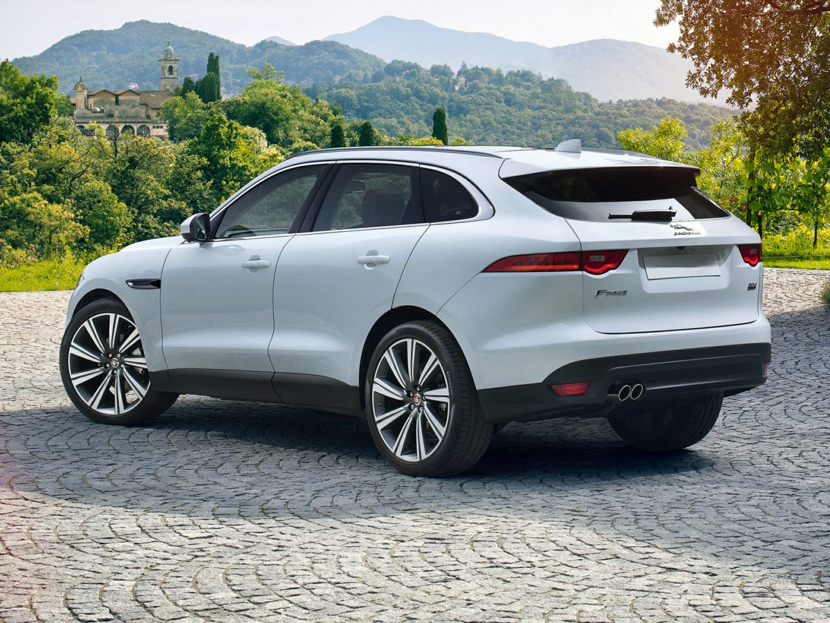 2017 Jaguar F-PACE.jpg