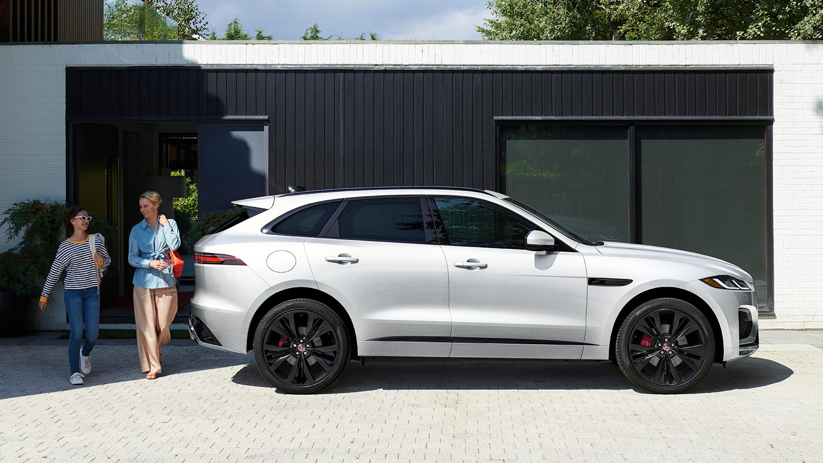 2023-jaguar-fpace-family.jpg