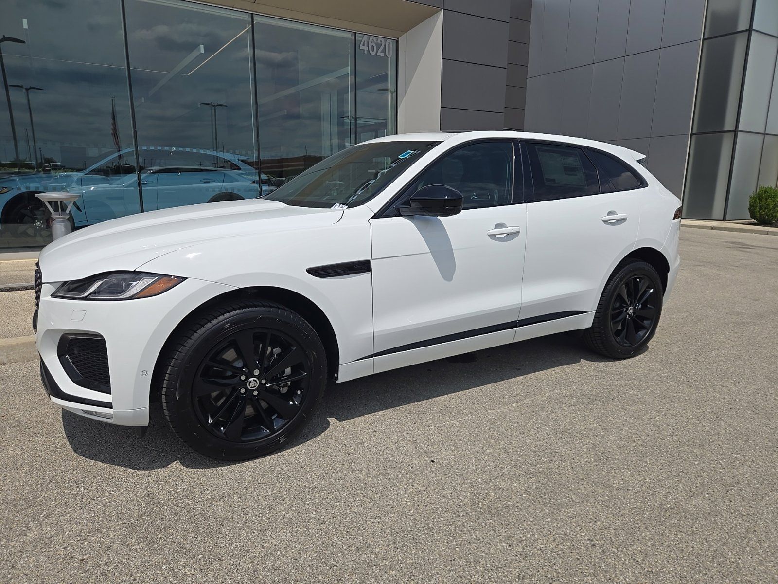 2026 Jaguar F-Pace R-Dynamic S - Photo 18