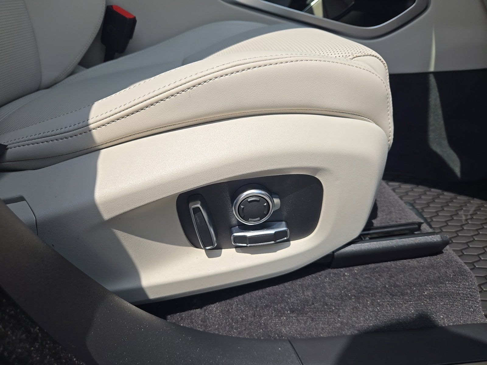 2026 Jaguar F-Pace R-Dynamic S - Photo 29