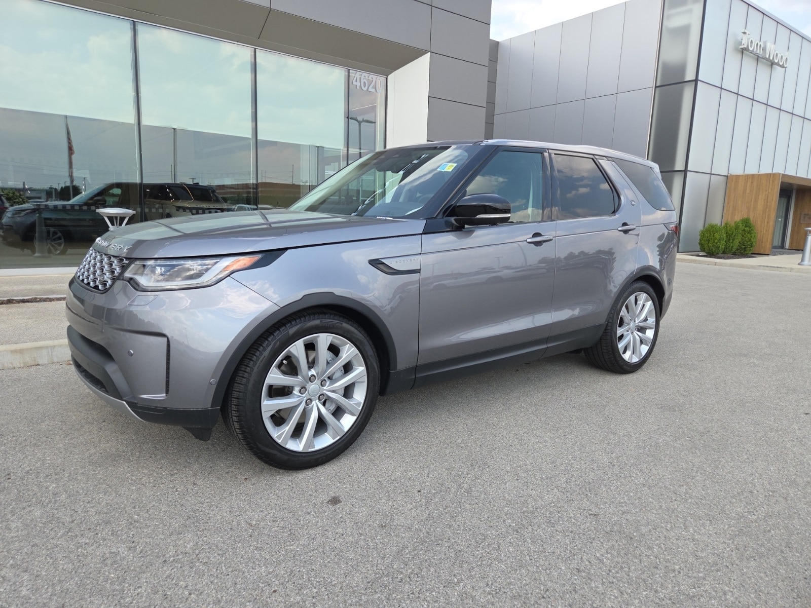 2024 Land Rover Discovery S