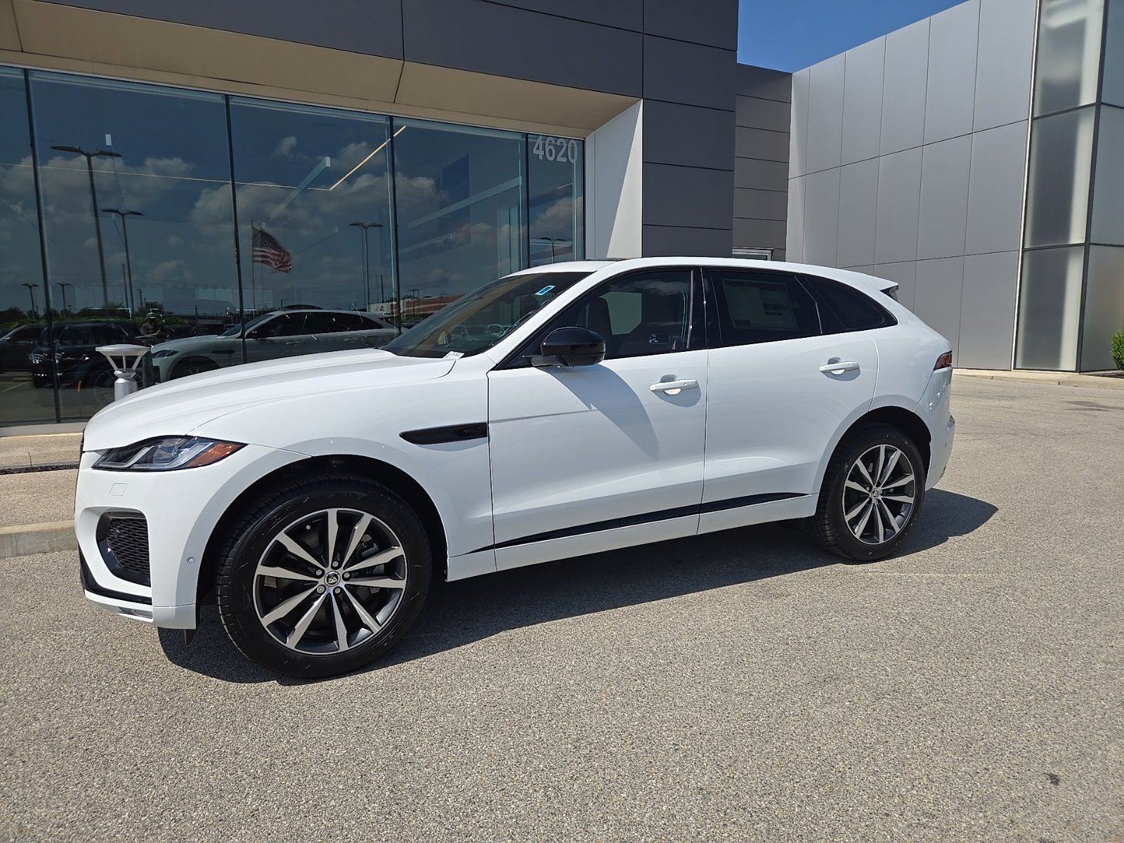 2026 Jaguar F-Pace R-Dynamic S - Photo 19