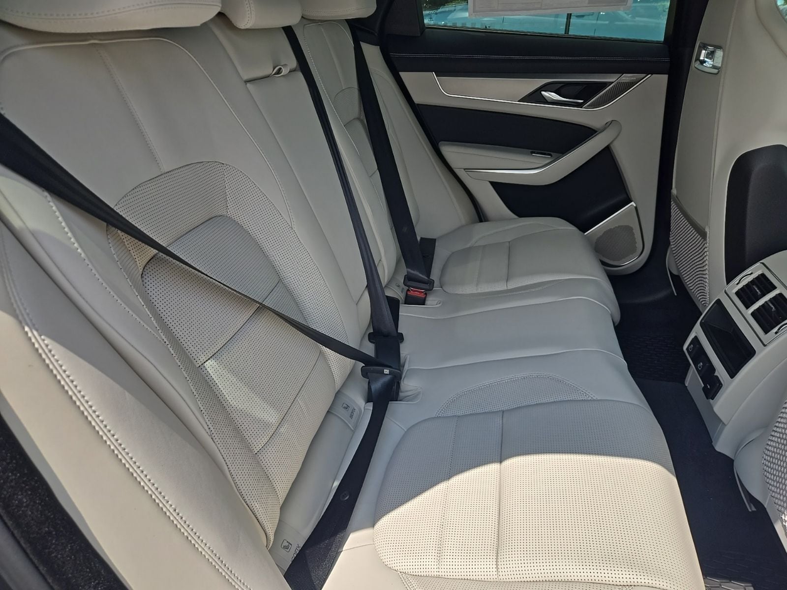 2026 Jaguar F-Pace R-Dynamic S - Photo 31