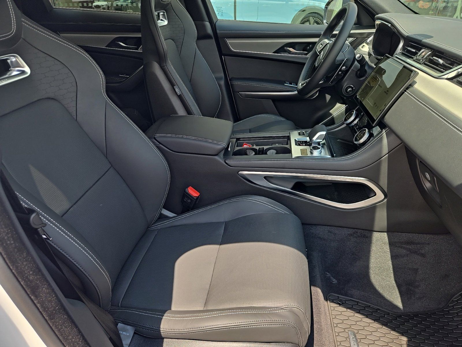 2026 Jaguar F-Pace R-Dynamic S - Photo 26