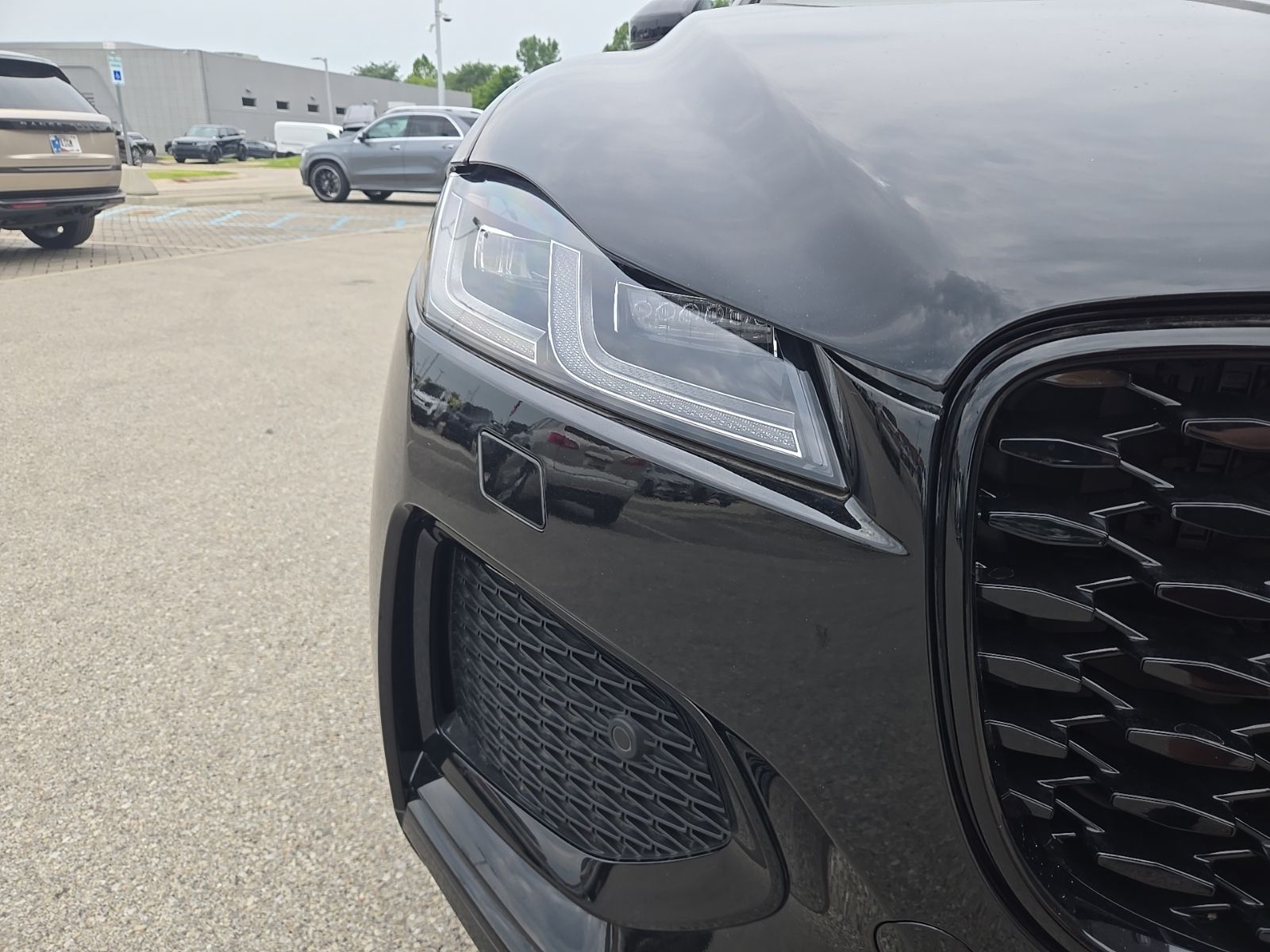 2026 Jaguar F-Pace R-Dynamic S - Photo 17