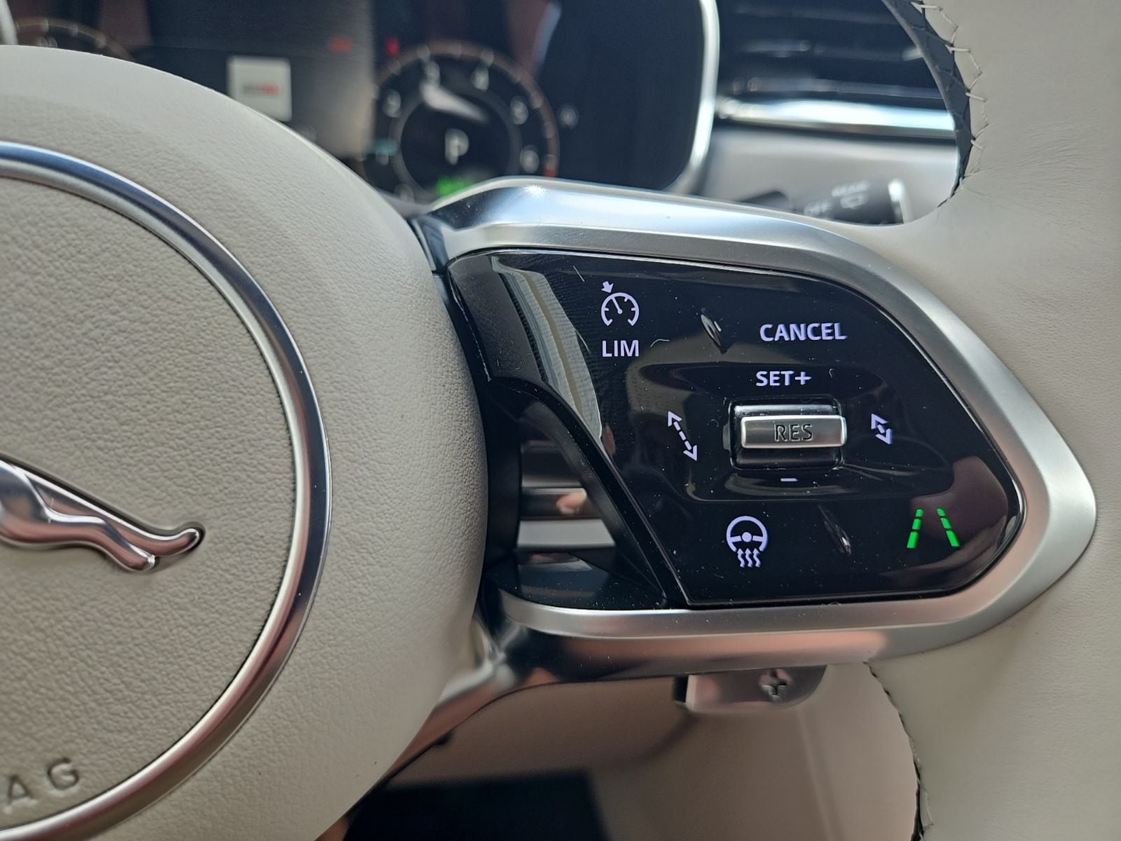 2026 Jaguar F-Pace R-Dynamic S - Photo 42
