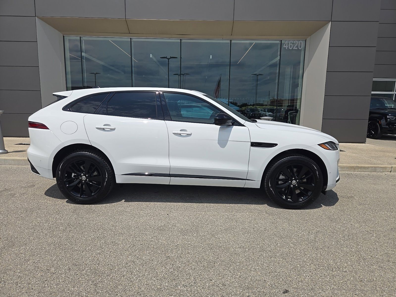 2026 Jaguar F-Pace R-Dynamic S - Photo 6