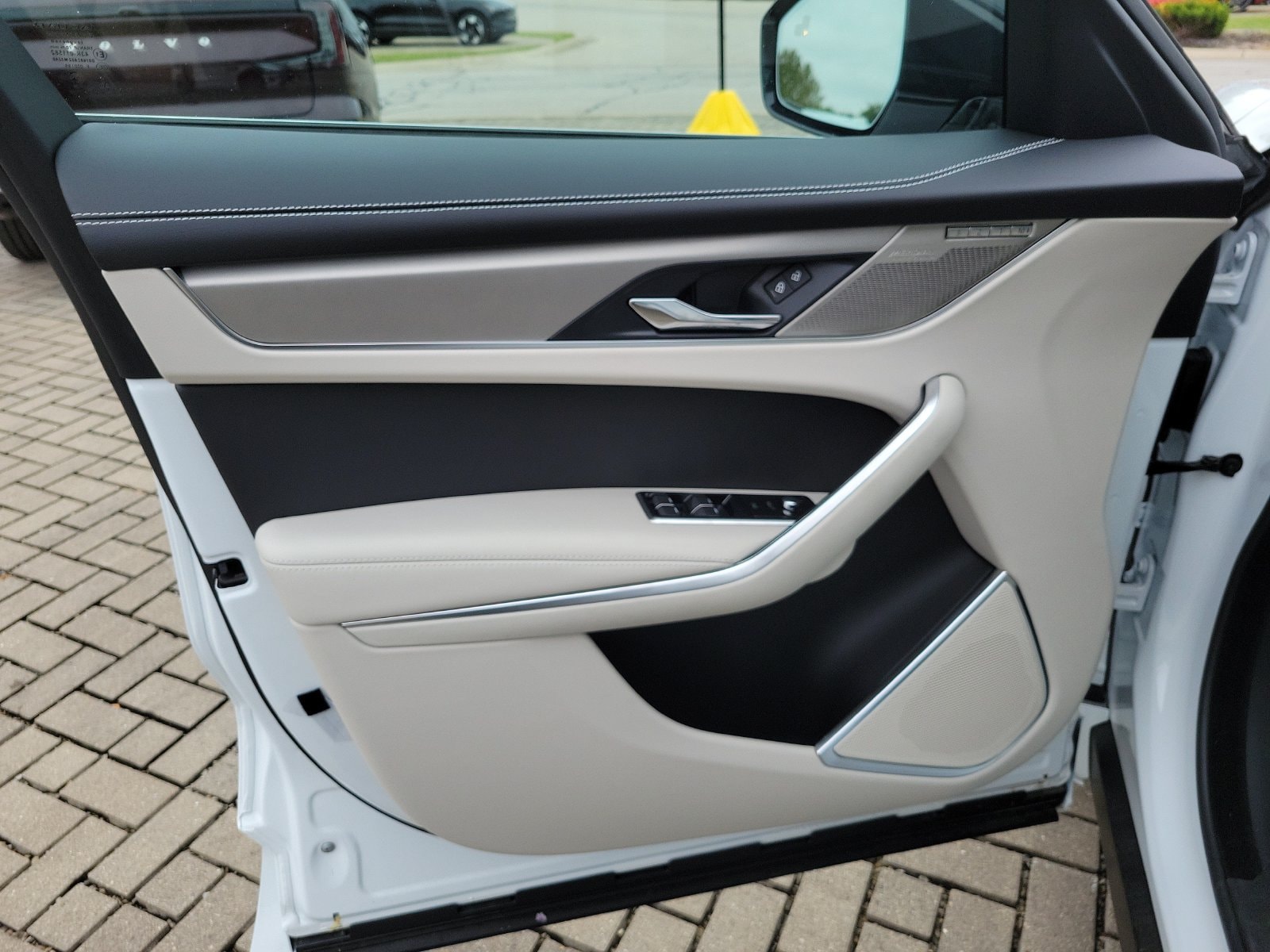 2026 Jaguar F-Pace R-Dynamic S - Photo 20