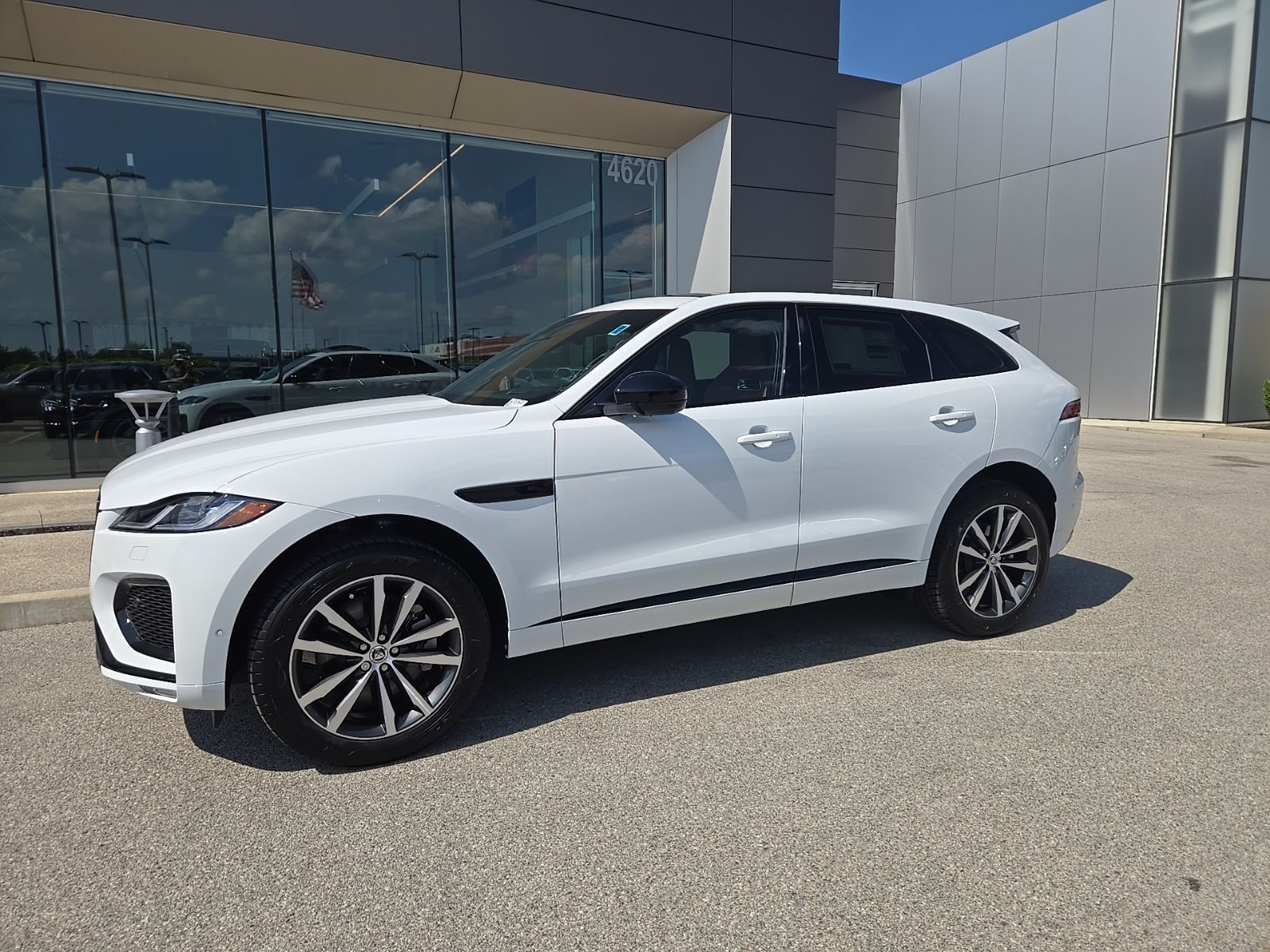 2026 Jaguar F-PACE P400 R-Dynamic S's photo